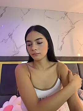 Doll Alaia  online show from February 6, 2026, 12:23 pm