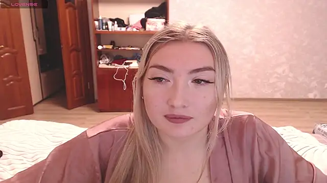 Snapshot of MiraRoy chatting on February 9, 2026, 3:43 pm MiraRoy online show from February 9, 2026, 3:43 pm