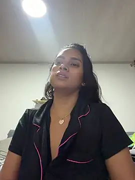 Snapshot of LunaHeat chatting on May 19, 2026, 1:56 am LunaHeat online show from May 19, 2026, 1:56 am