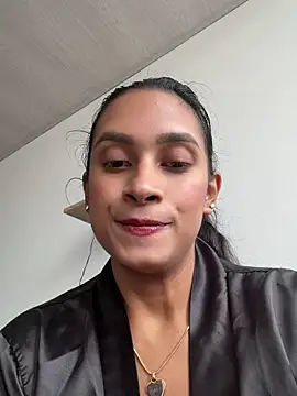 Snapshot of LunaHeat chatting on May 21, 2026, 3:09 pm LunaHeat online show from May 21, 2026, 3:09 pm