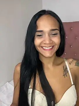 Snapshot of Maria_x_Alejandra chatting on February 13, 2026, 4:01 am Maria x Alejandra online show from February 13, 2026, 4:01 am