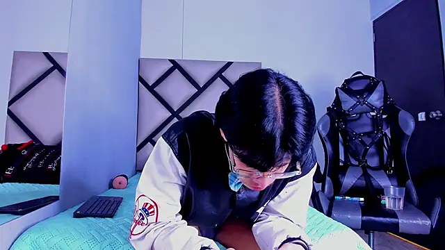 Snapshot of Bennet-Gray chatting on February 17, 2026, 5:16 am Bennet-Gray online show from February 17, 2026, 5:16 am