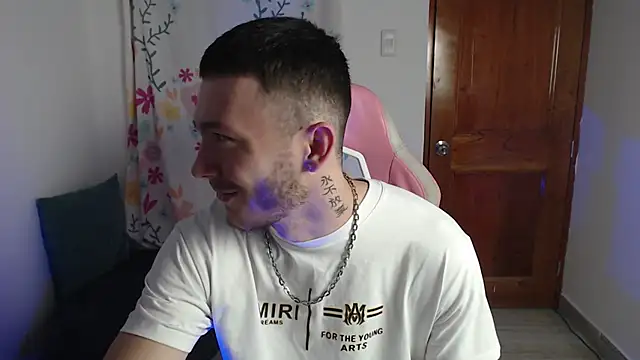 Snapshot of Ariana_Esteban07 chatting on February 21, 2026, 10:39 am Ariana Esteban07 online show from February 21, 2026, 10:39 am