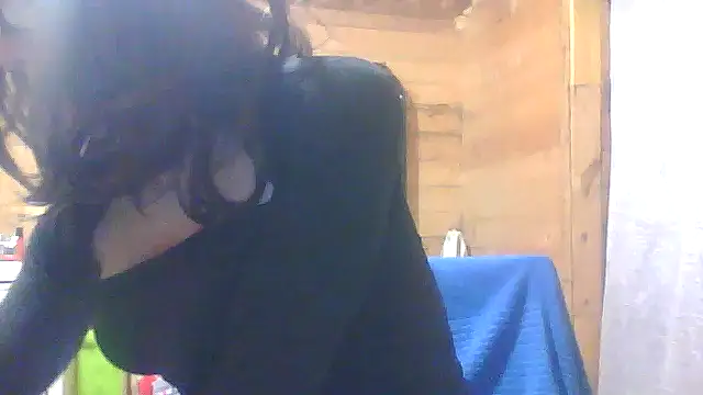 Snapshot of Luanatrav1 chatting on February 21, 2026, 9:17 pm Luanatrav1 online show from February 21, 2026, 9:17 pm