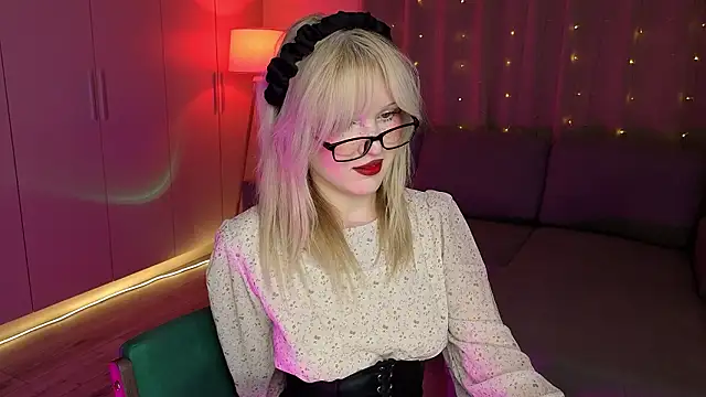 Snapshot of Mary_Piersen chatting on March 2, 2026, 12:22 am Mary Piersen online show from March 2, 2026, 12:22 am