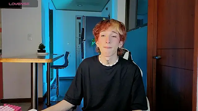 Snapshot of golden_twink_ chatting on February 11, 2026, 6:35 am golden twink online show from February 11, 2026, 6:35 am