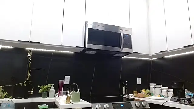 HazelSkyesChat online show from April 8, 2026, 7:15 pm