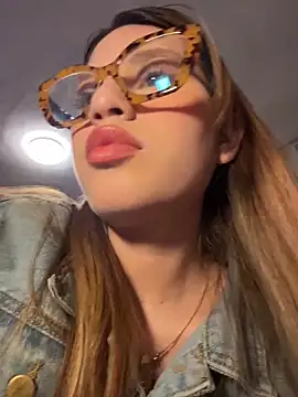 Snapshot of romyamo chatting on April 26, 2026, 2:53 am romyamo online show from April 26, 2026, 2:53 am
