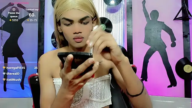 Snapshot of Karol_Vanessa__ chatting on May 24, 2026, 10:20 pm Karol Vanessa online show from May 24, 2026, 10:20 pm