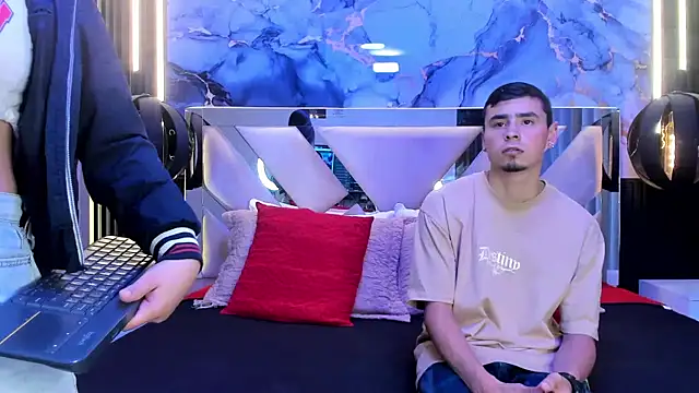 ChloeandAdam online show from March 25, 2026, 4:01 am