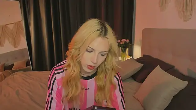 Snapshot of Tiffany__King chatting on July 6, 2026, 11:06 am Tiffany King online show from July 6, 2026, 11:06 am