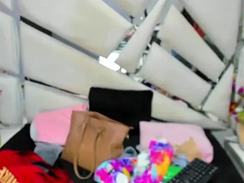 Snapshot of _EmilySquirt chatting on February 13, 2026, 1:33 pm EmilySquirt online show from February 13, 2026, 1:33 pm