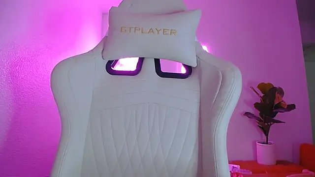 Snapshot of groovynights chatting on February 10, 2025, 6:42 am groovynights online show from February 10, 2025, 6:42 am