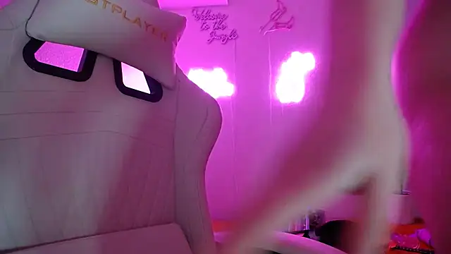 Snapshot of groovynights chatting on January 8, 2025, 1:42 am groovynights online show from January 8, 2025, 1:42 am