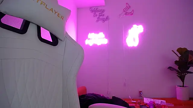 Snapshot of groovynights chatting on March 8, 2025, 7:20 pm groovynights online show from March 8, 2025, 7:20 pm