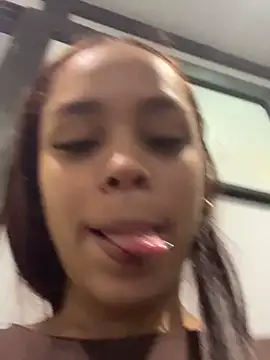 Snapshot of CarolineFyre chatting on June 1, 2026, 1:22 pm CarolineFyre online show from June 1, 2026, 1:22 pm