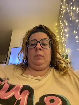 JasmineGlow7 online show from May 17, 2026, 9:48 pm