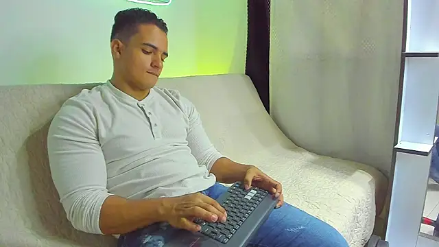 jhon nicolas online show from March 7, 2026, 8:14 pm