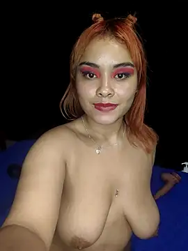 Snapshot of zoe_love18 chatting on February 9, 2026, 4:54 am zoe love18 online show from February 9, 2026, 4:54 am