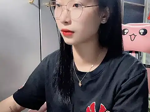 Snapshot of Linne6789 chatting on March 1, 2026, 3:01 pm Linne6789 online show from March 1, 2026, 3:01 pm