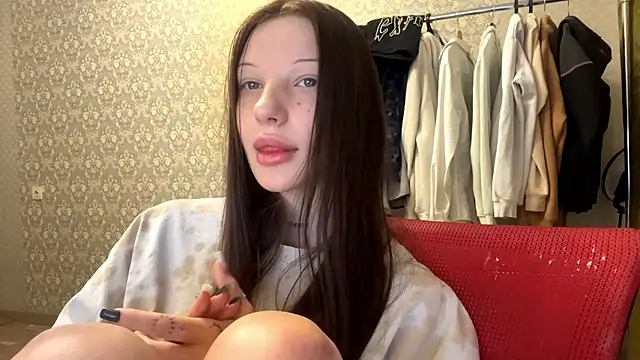 Snapshot of LumPetal chatting on February 10, 2026, 4:11 am LumPetal online show from February 10, 2026, 4:11 am