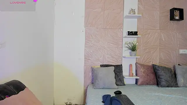 RebecaBlack  online show from April 10, 2026, 7:21 pm