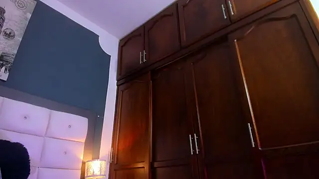 Snapshot of RED_VIOLETH chatting on February 11, 2026, 1:55 pm RED VIOLETH online show from February 11, 2026, 1:55 pm