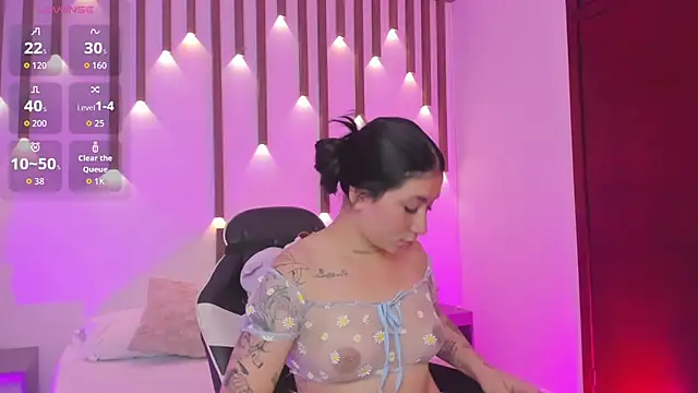 charlottee27  online show from May 28, 2026, 1:57 am