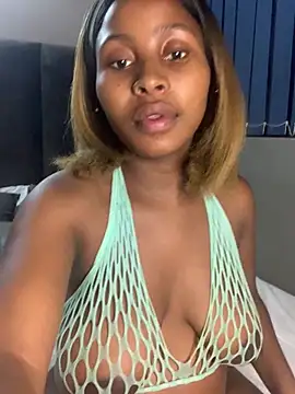 Snapshot of SexyLaylahx chatting on February 7, 2026, 10:07 pm SexyLaylahx online show from February 7, 2026, 10:07 pm