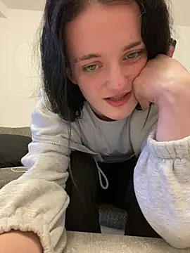 LeonieClaire online show from February 17, 2026, 4:26 pm