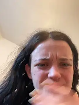 LeonieClaire online show from March 3, 2026, 11:39 am