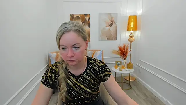 CharlotteKerti online show from April 1, 2026, 5:54 pm