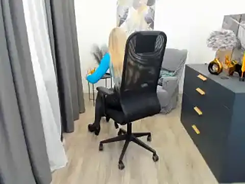 CharlotteKerti online show from March 27, 2026, 1:01 pm