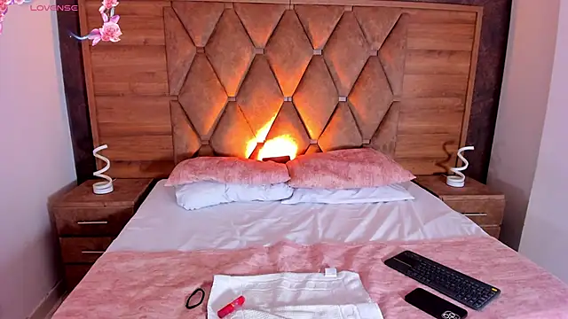 valeriekhaleesi online show from February 11, 2026, 8:09 pm