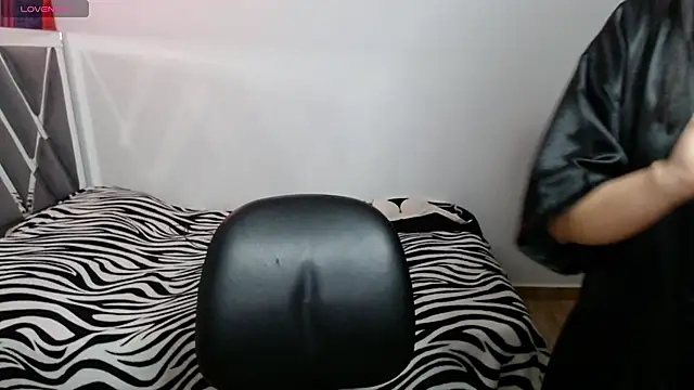 paula lopez   online show from April 12, 2026, 6:55 pm