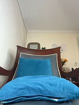 LilaRvsh online show from April 16, 2026, 5:03 pm