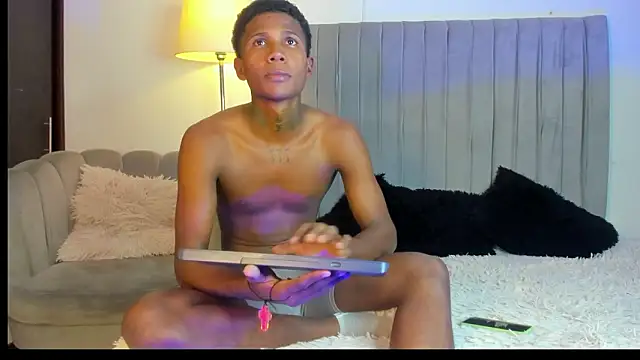 Snapshot of im_oleiderr chatting on February 1, 2026, 4:33 am im oleiderr online show from February 1, 2026, 4:33 am