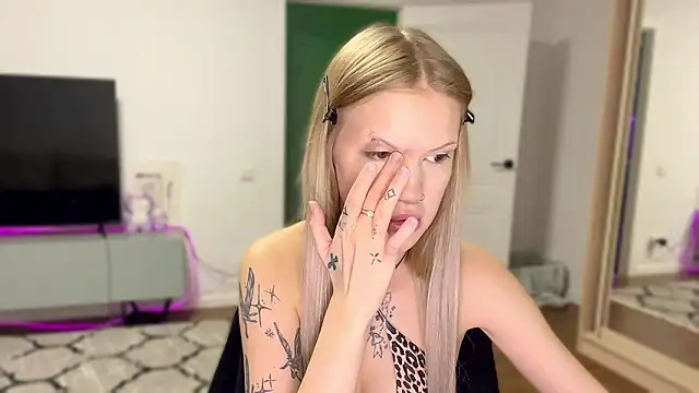 Snapshot of DannSago chatting on February 28, 2026, 4:39 pm DannSago online show from February 28, 2026, 4:39 pm