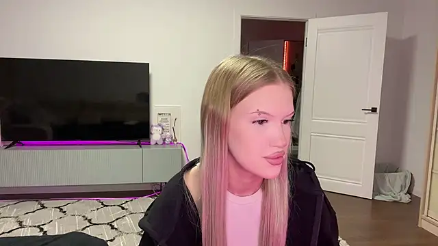 Snapshot of DannSago chatting on February 24, 2026, 5:03 pm DannSago online show from February 24, 2026, 5:03 pm