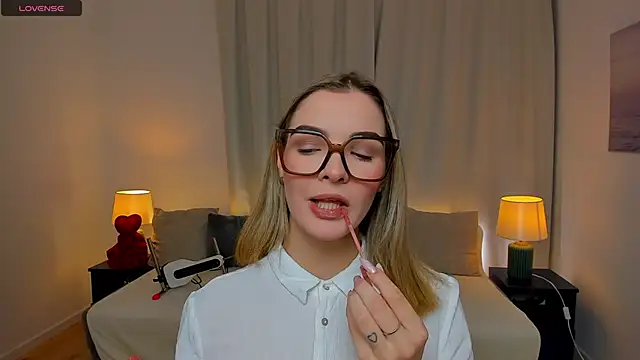 Snapshot of SinLuna_ chatting on February 20, 2026, 4:31 pm SinLuna online show from February 20, 2026, 4:31 pm