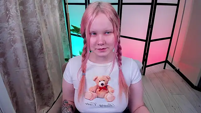 AnnieVibe online show from March 13, 2026, 5:40 pm