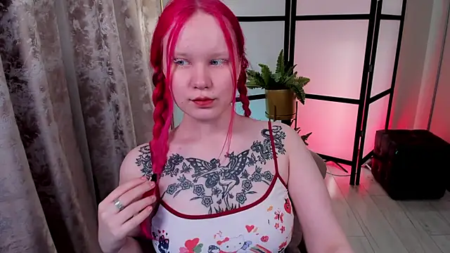 Snapshot of AnnieVibe chatting on May 13, 2026, 5:42 pm AnnieVibe online show from May 13, 2026, 5:42 pm