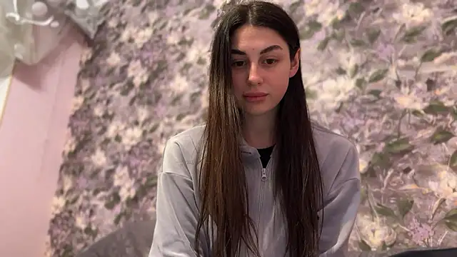 LiluMartiznir online show from April 7, 2026, 6:43 pm