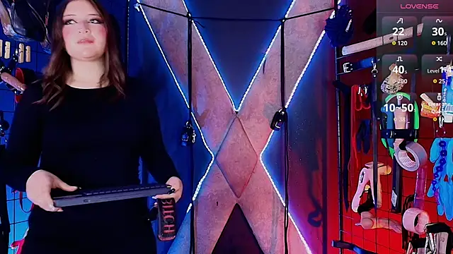 Candyqueen bdsm  online show from March 22, 2026, 3:43 am