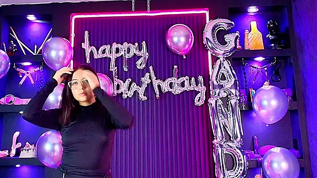 Snapshot of Candyqueen_bdsm_ chatting on May 5, 2026, 8:34 pm Candyqueen bdsm online show from May 5, 2026, 8:34 pm