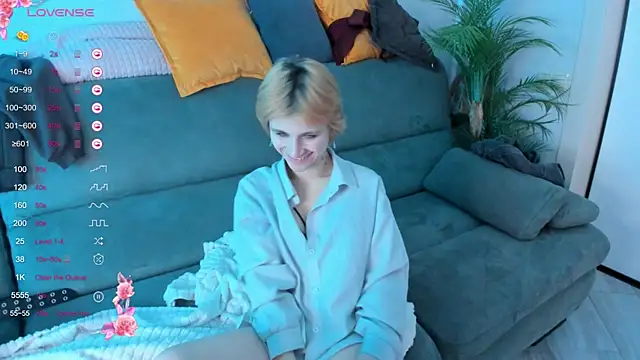 AutumnWhisper online show from April 16, 2026, 9:39 pm