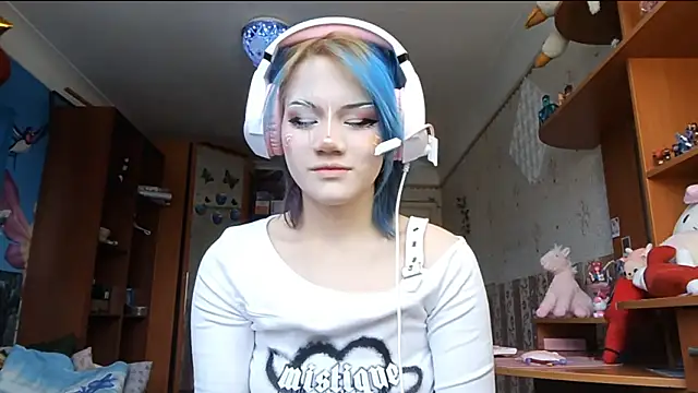 KathernSaulters online show from February 2, 2026, 6:56 am