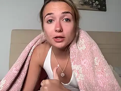 kelseyblu online show from May 4, 2026, 2:04 am