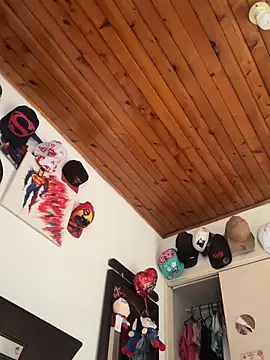 lilasun17 online show from April 9, 2026, 4:57 pm