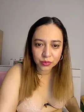 risitos23 online show from June 24, 2026, 5:06 am